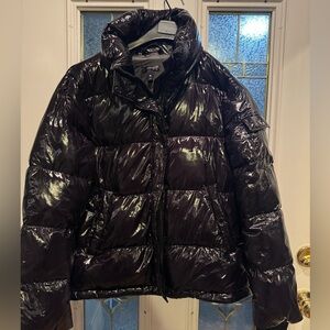 Women’s glossy black aqua puffer jacket